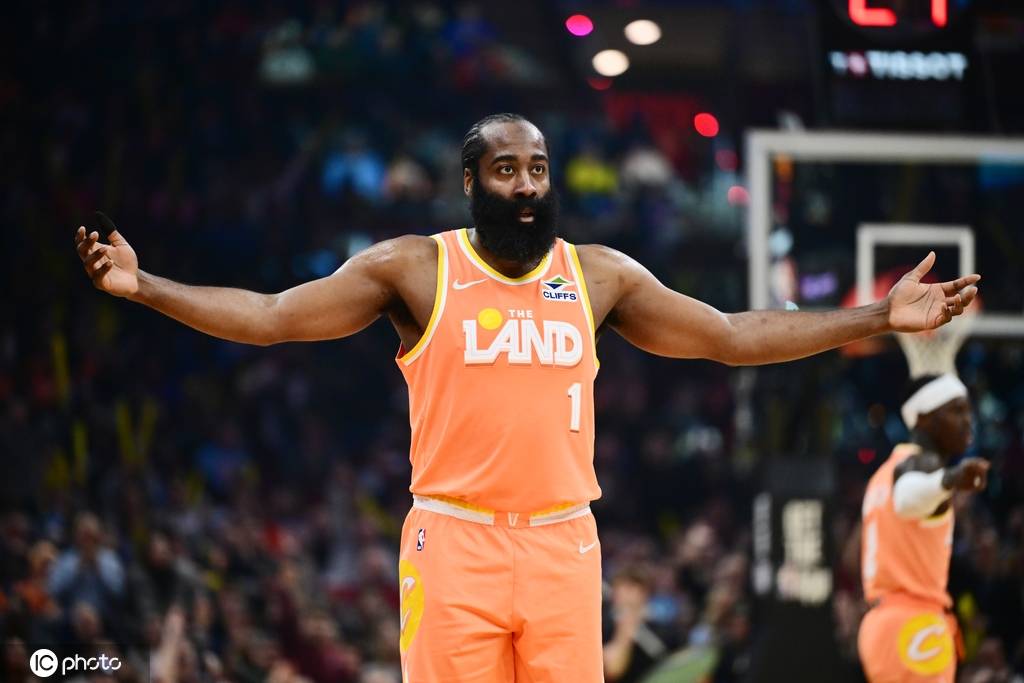 哈登骨折不手术真的明智吗？骑士应对危机陷入两难